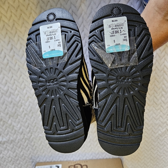 UGG Australia Classic Short Exotic Zebra Boots 1002790 Size 5 - Picture 5 of 13